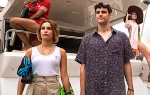 Tres actores de La Promesa se reencuentran en Oasis, la nueva serie de Bambú para Netflix: primeras imágenes