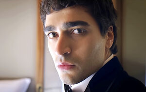 Mert Ramazan Demir Ferit en Una nueva vida: Primeras imágenes de Delikanli y fecha de estreno de Nothing Happens to Us