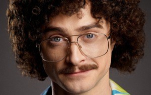 Llega Weird: la historia de Al Yankovic, la divertidísima película de Daniel Radcliffe y Evan Rachel Wood