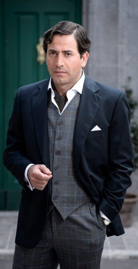 Antonio Garrido es Augusto Lloveras en Amar es para siempre
