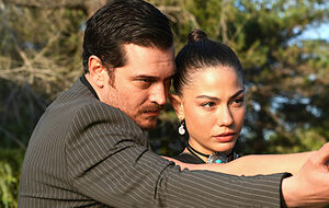 Esref Rüya, la serie turca más cara del año con Demet Özdemir y Çağatay Ulusoy, a punto de llegar a España