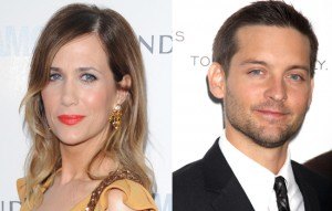 Tobey Maguire y Kristen Wiig en la serie The Spoils Of Babylon de IFC