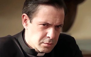 La Promesa: ¿Quién es el padre Camilo Todo sobre el misterioso cura y el actor que lo interpreta, Chico García