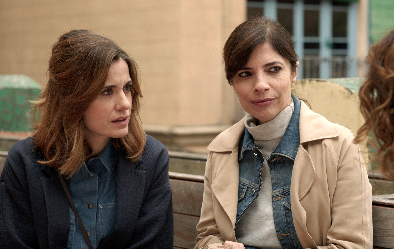 Alexandra Jiménez y Maribel Verdú en una escena de la comedia Historias para no contar de Cesc Gay