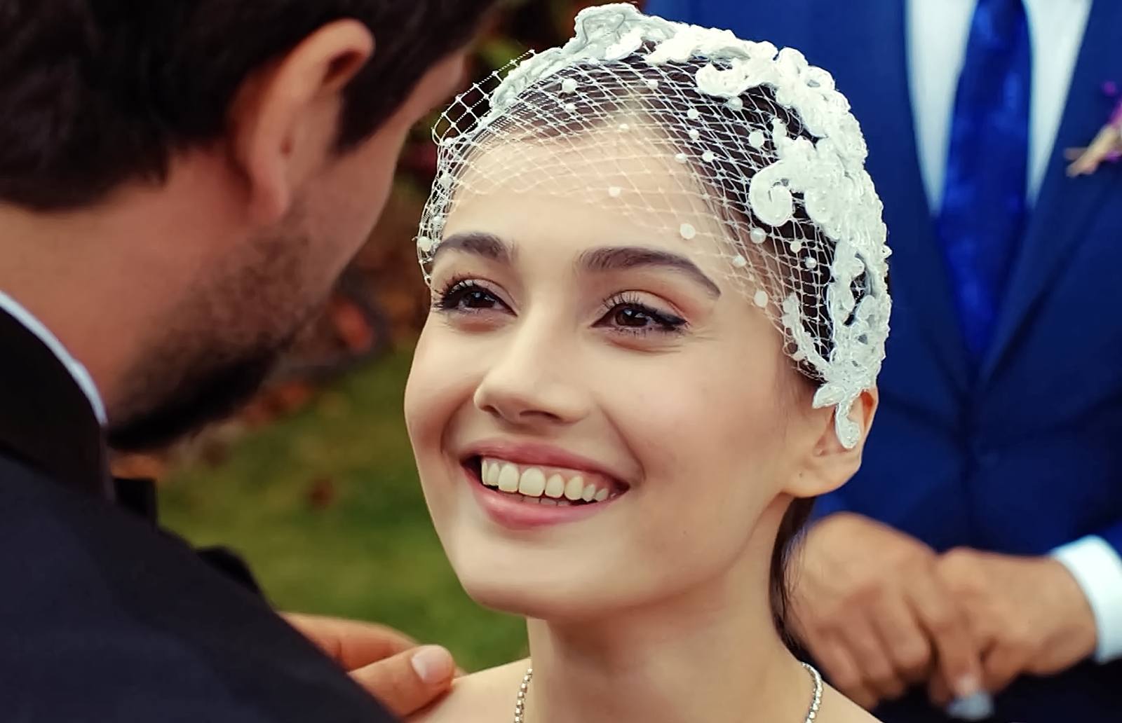 Zeynep, feliz tras casarse con Alihan, en Pecado original