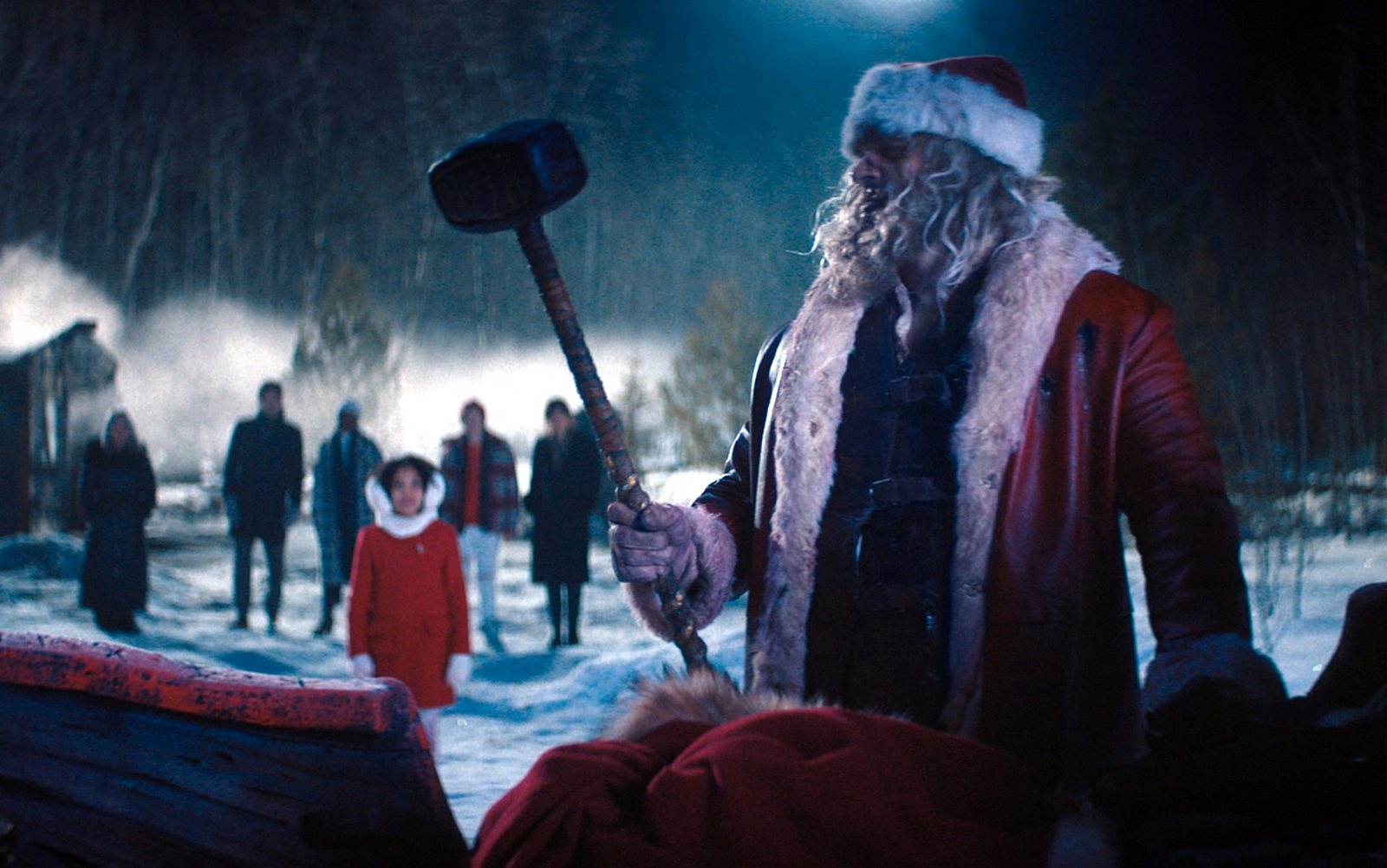 David Harbour se transforma en un Papá Noel alcohólico y violento en Noche de paz
