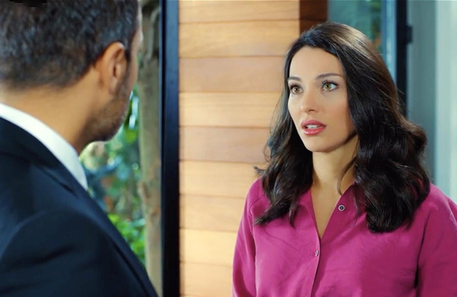 Leyla vuelve a mentir a Kaya para impedir que la despida, en Pecado original