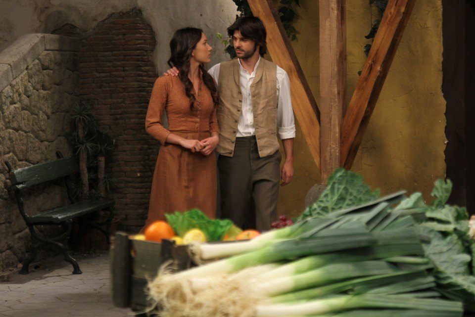 Gonzalo le confiesa a Aurora que sigue enamorado de María en El secreto de Puente Viejo