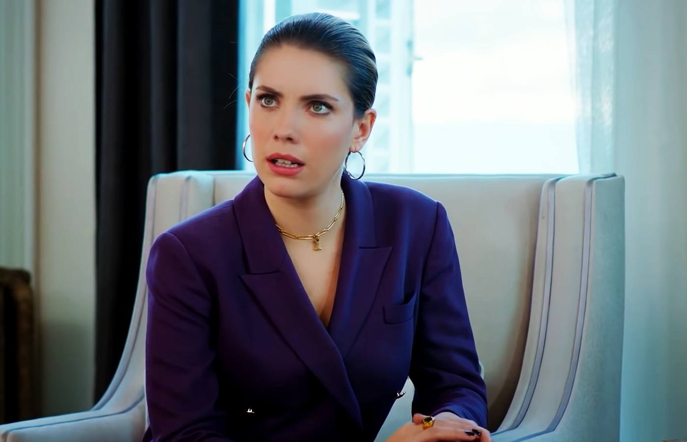 Yildiz escucha el plan de Ender para echar a Leyla de la ciudad en Pecado original