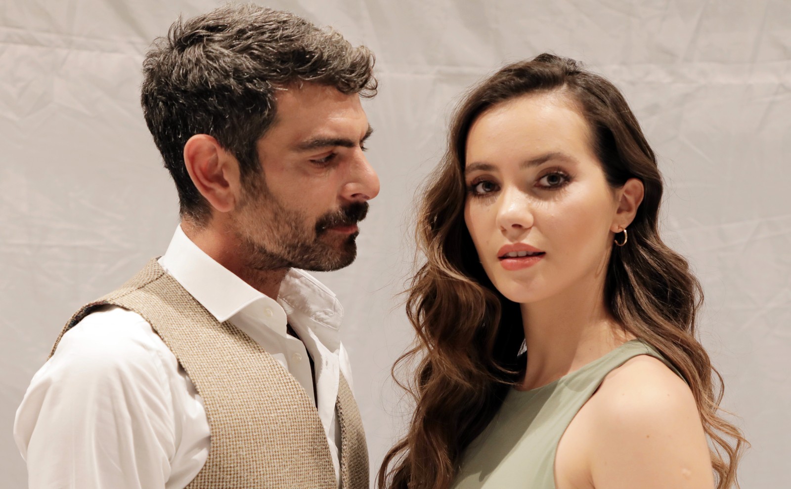 Kenan y Zülüf son los protagonistas de la serie turca Jaula dorada que estrena Nova