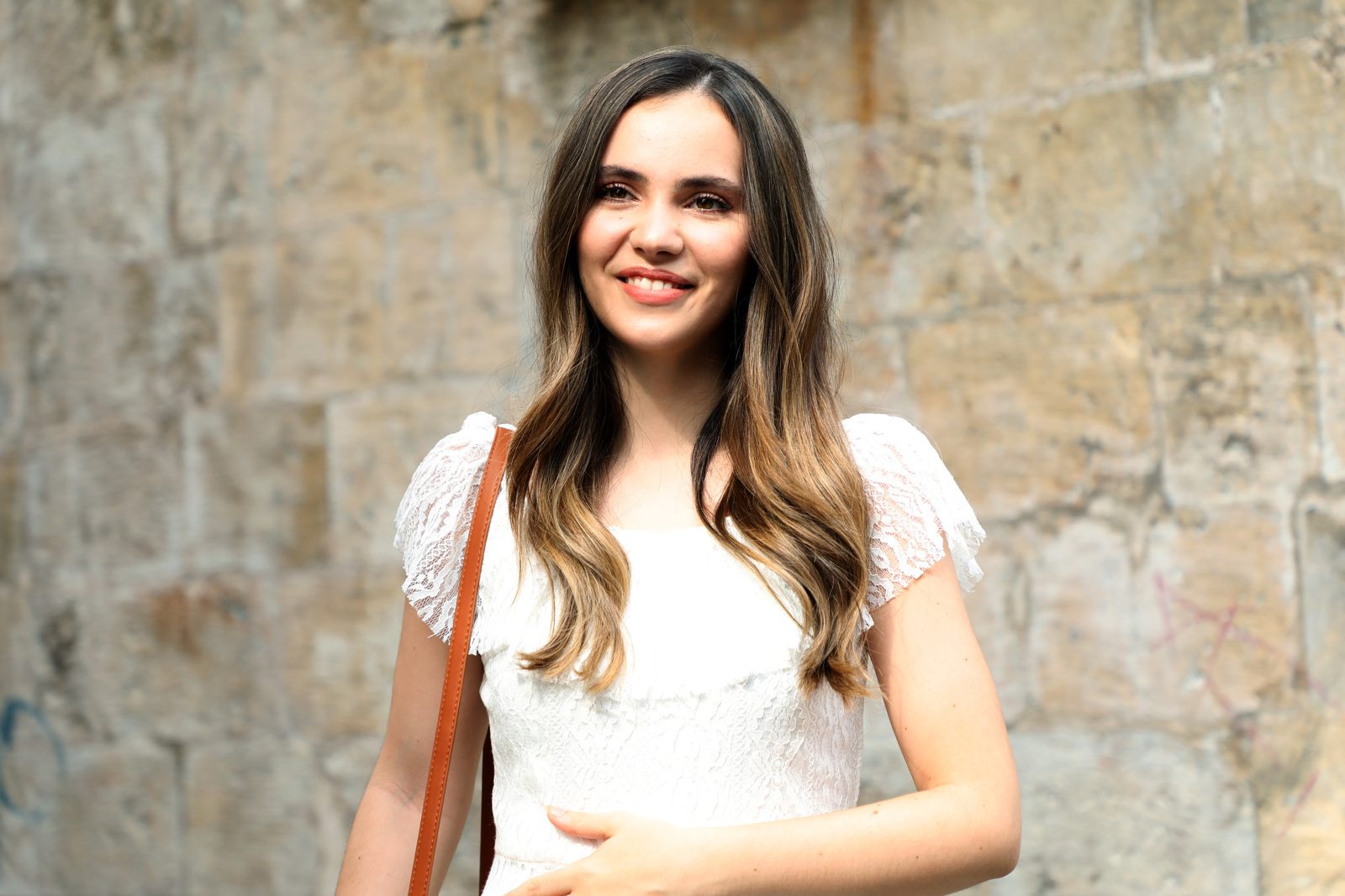 La actriz que interpreta a Zülüf, Almila Ada, en Jaula dorada, es conocida por su papel protagonista en la serie Cennet