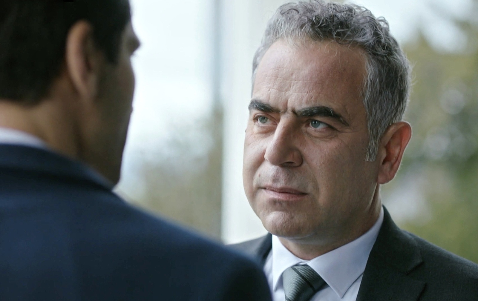 Turgut Ali releva a Ilgaz del caso de Pars en Secretos de familia