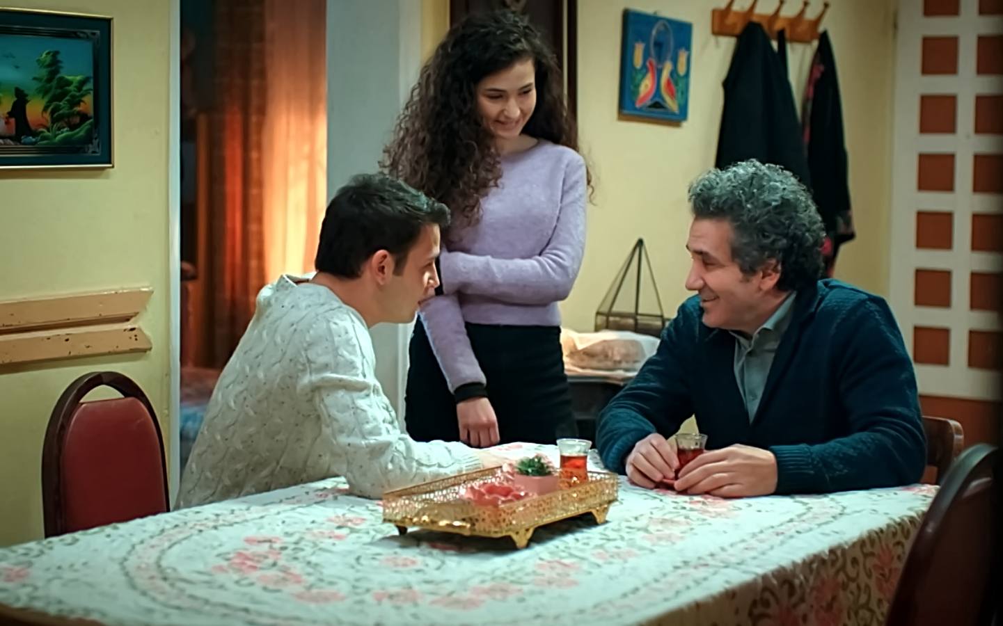 Orhan confiesa a sus hijos que quiere recuperar a su madre