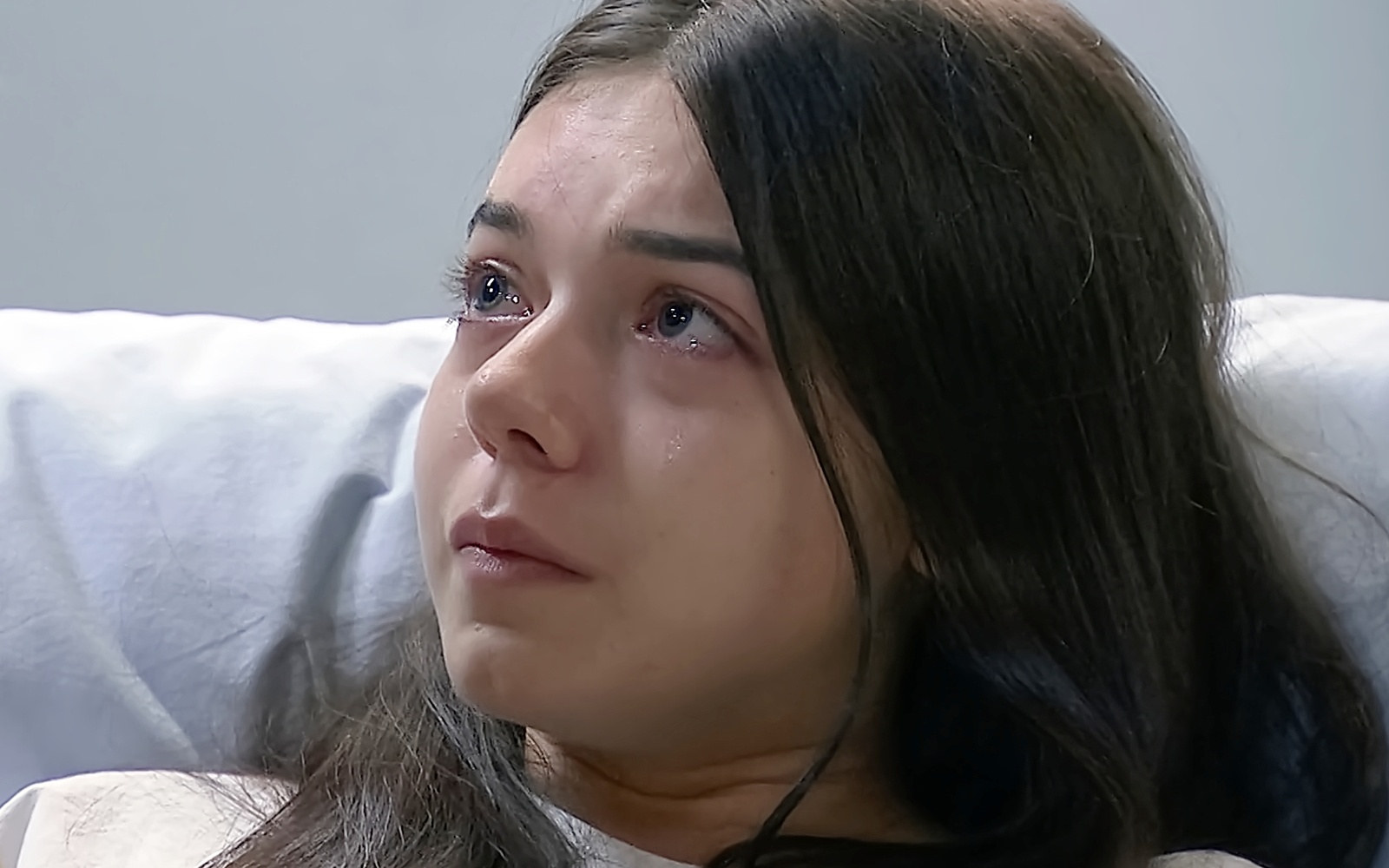 Malena descubre que sufre leucemia y las lágrimas brotan de sus ojos