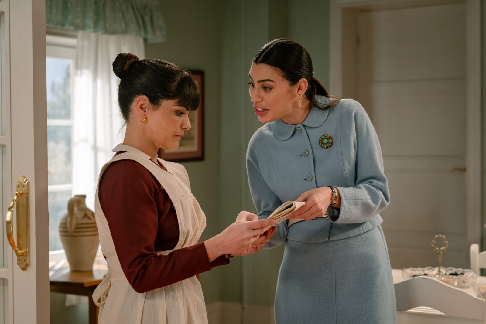María comunica a Gema que no puede seguir ayudándola con los preparativos de su boda en el capítulo 24 de Sueños de libertad