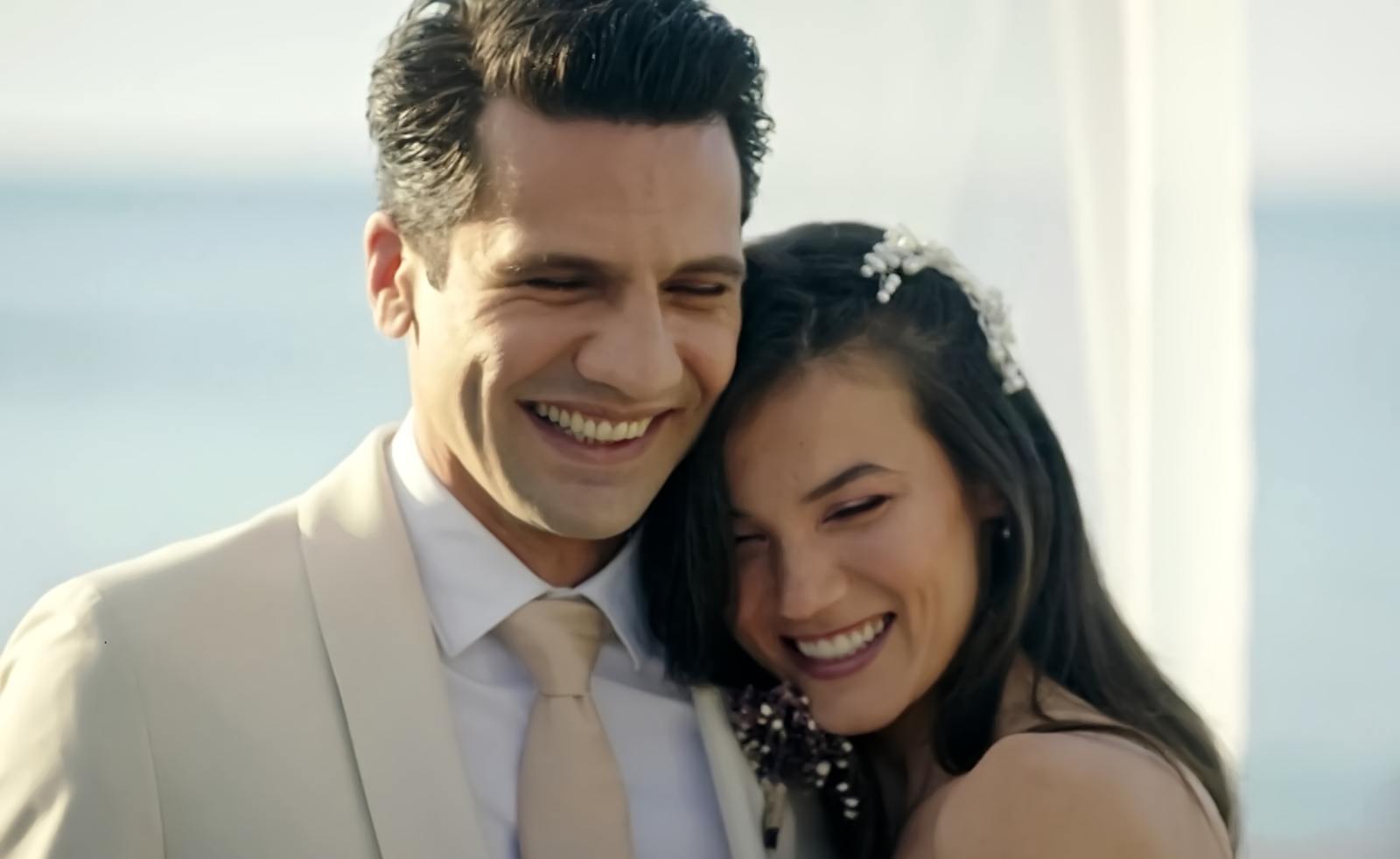 Pınar Deniz y Kaan Urgancıoğlu dan vida a la pareja protagonista de Secretos de familia