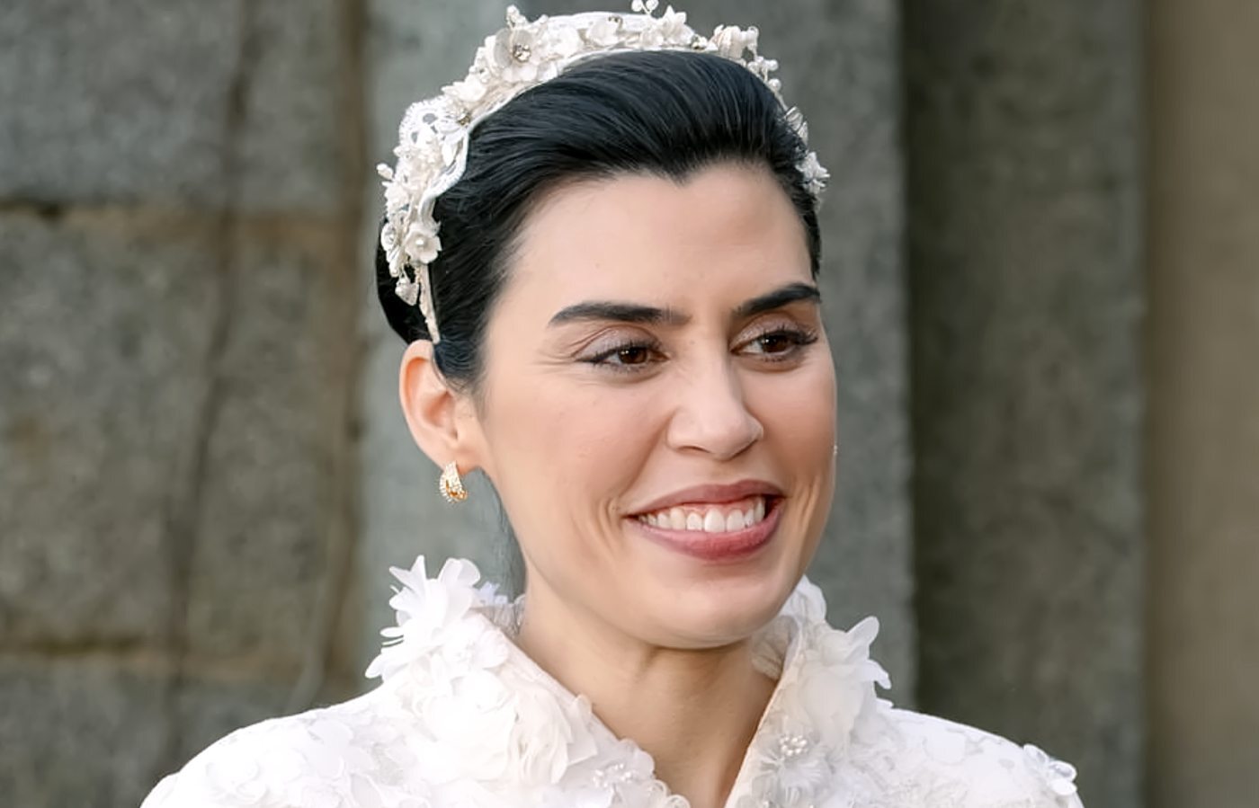 María sonríe tras su boda con Andrés en Sueños de libertad