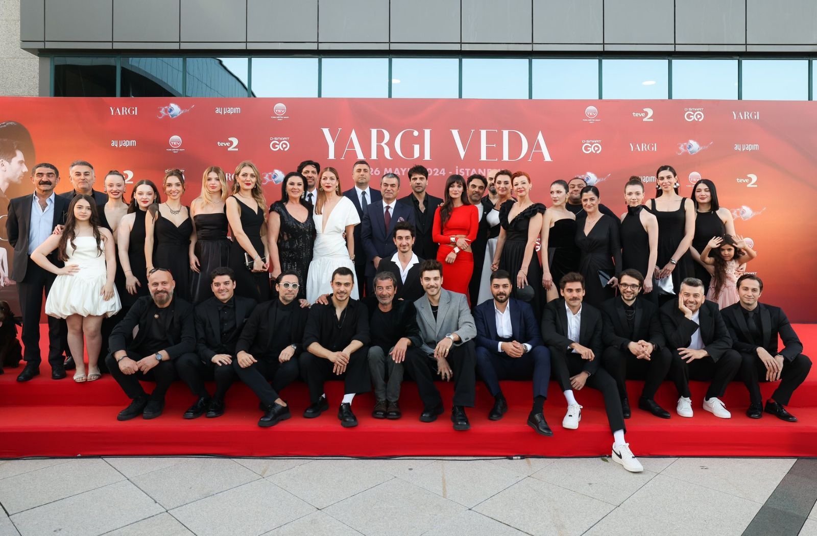 El equipo de Secretos de familia en el estreno del último capítulo