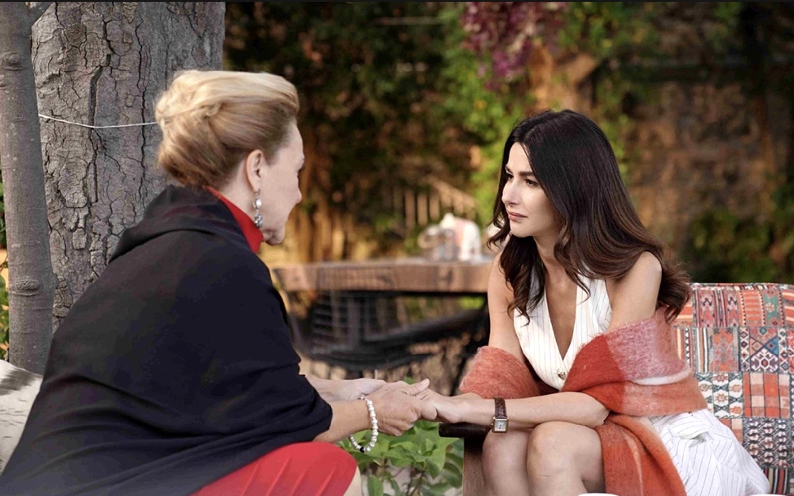 Aysel y Melisa se unen para apartar a Şebnem de Onur, en el tercer capítulo de Una vida perfecta