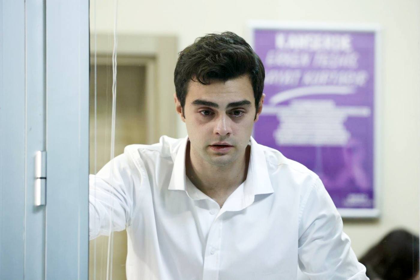 Ömer se queda destrozado al ver morir a Asiye en Hermanos