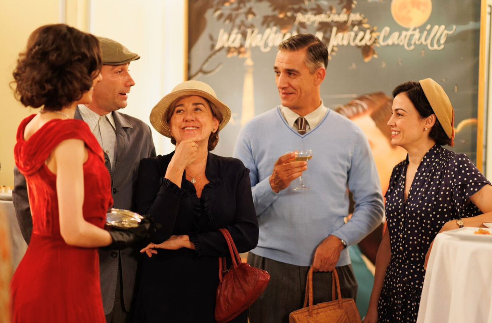Los empleados del salón de té asistirán emocionados al estreno de la película de Inés en La Moderna