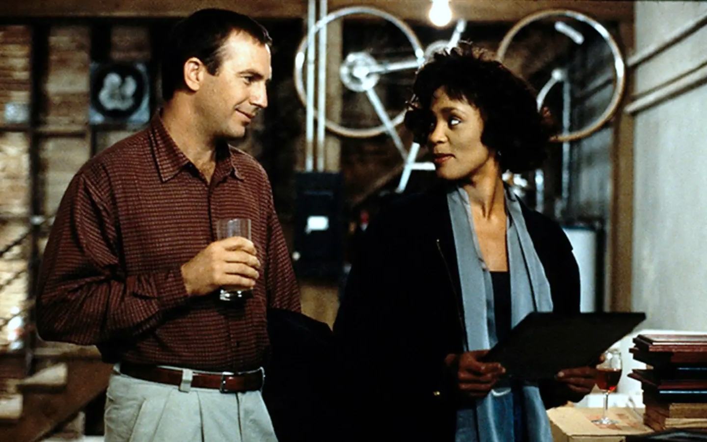 Kevin Costner y Withney Houston en El guardaespaldas