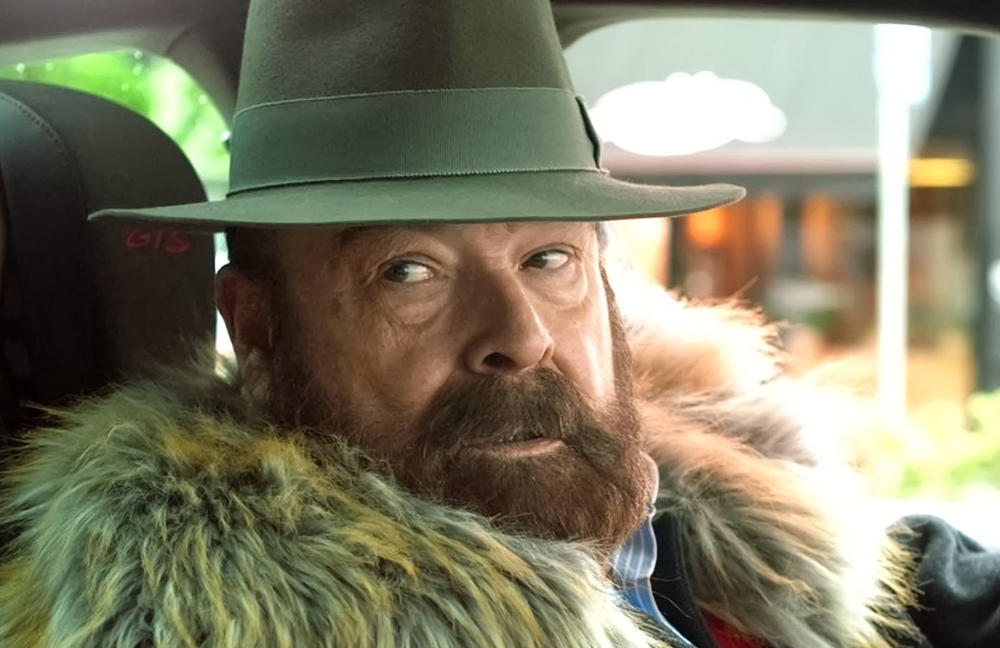 Antonio Resines protagoniza Un lío de millones, disponible en Movistar Plus+ desde el viernes 2 de mayo