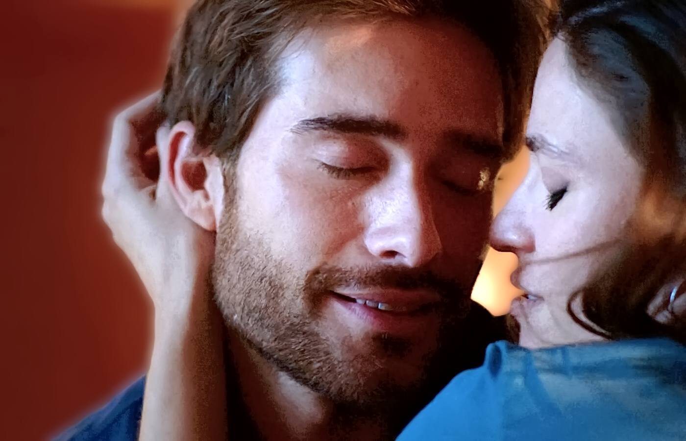César y Amanda, antes de hacer el amor, en el capítulo 12 de La Encrucijada