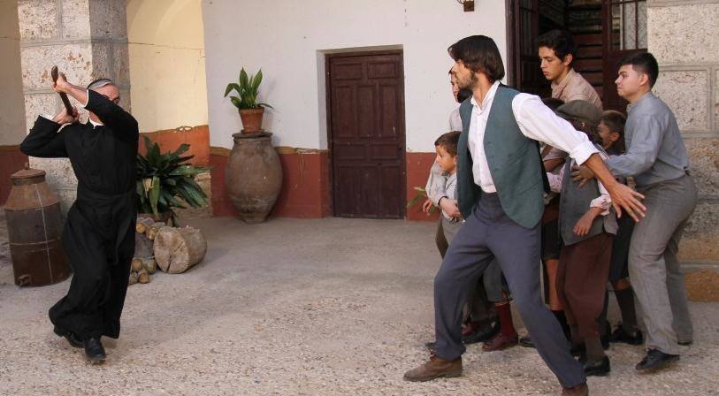 Don Celso intenta matar a Gonzalo en El secreto de Puente Viejo