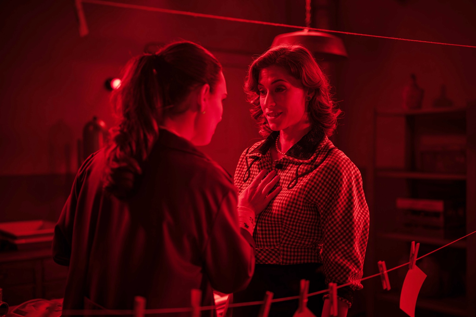 Fina y Marta viven momentos muy tórridos en el cuarto oscuro de Sueños de libertad