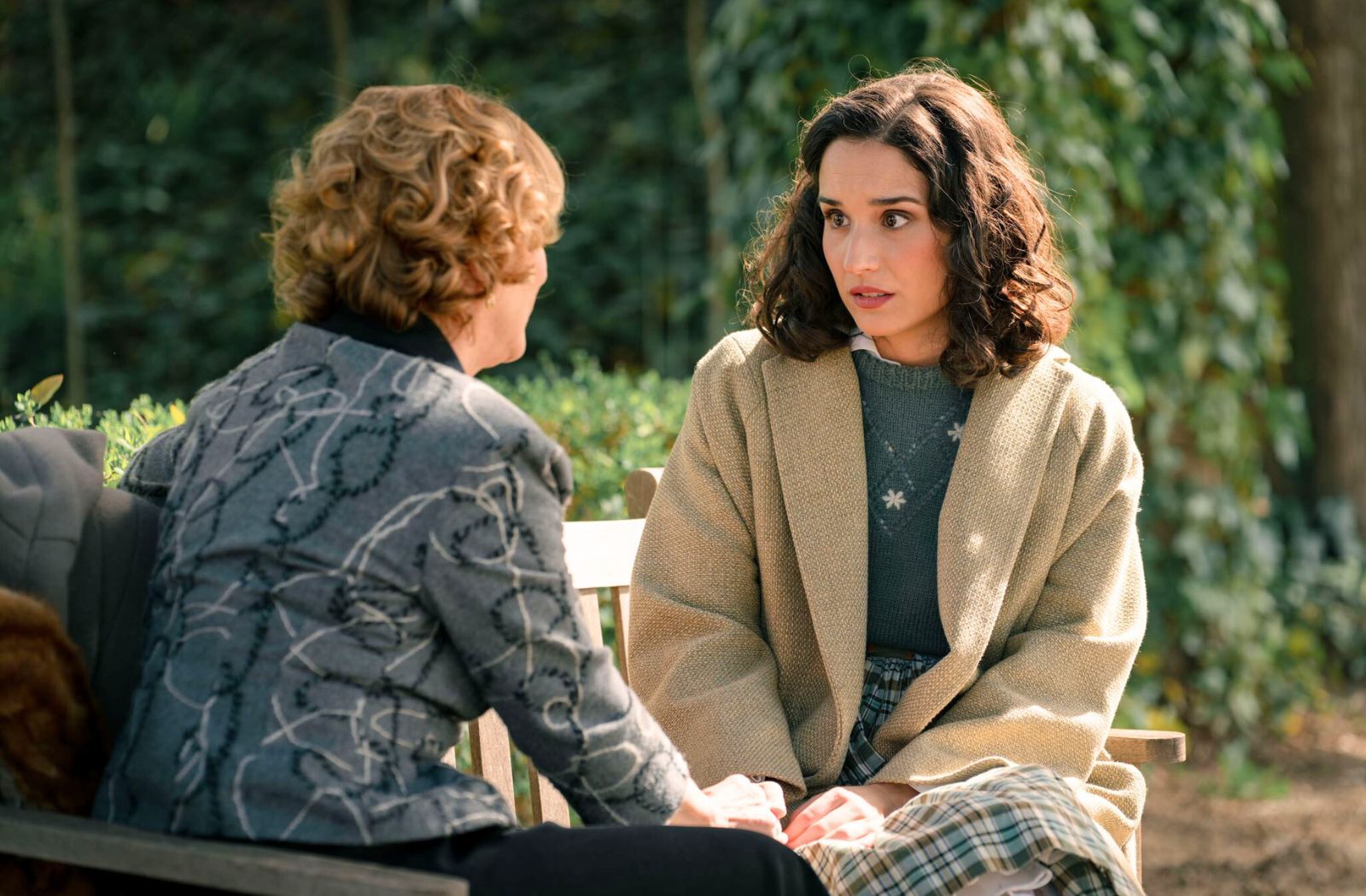 Irene tranquiliza a Cristina en Sueños de libertad