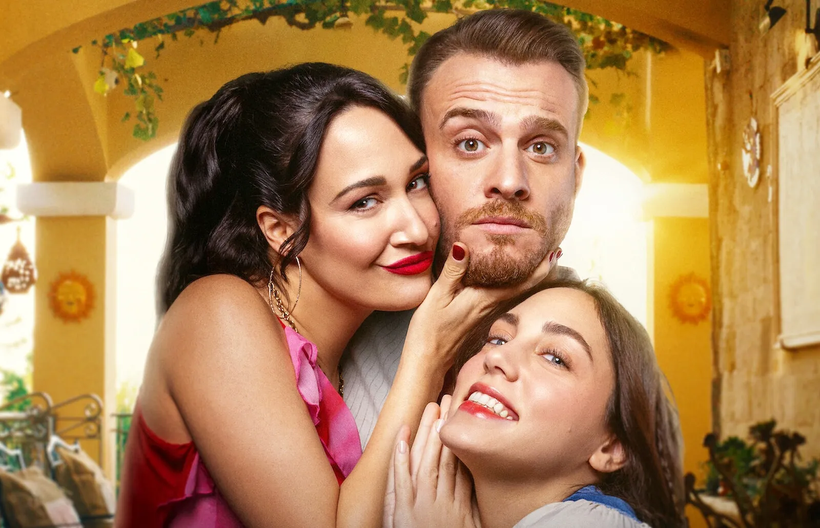 Gupse Özay, Kerem Bürsin y Öykü Karayel en una imagen promocional de Platónico, próximo estreno de Netflix