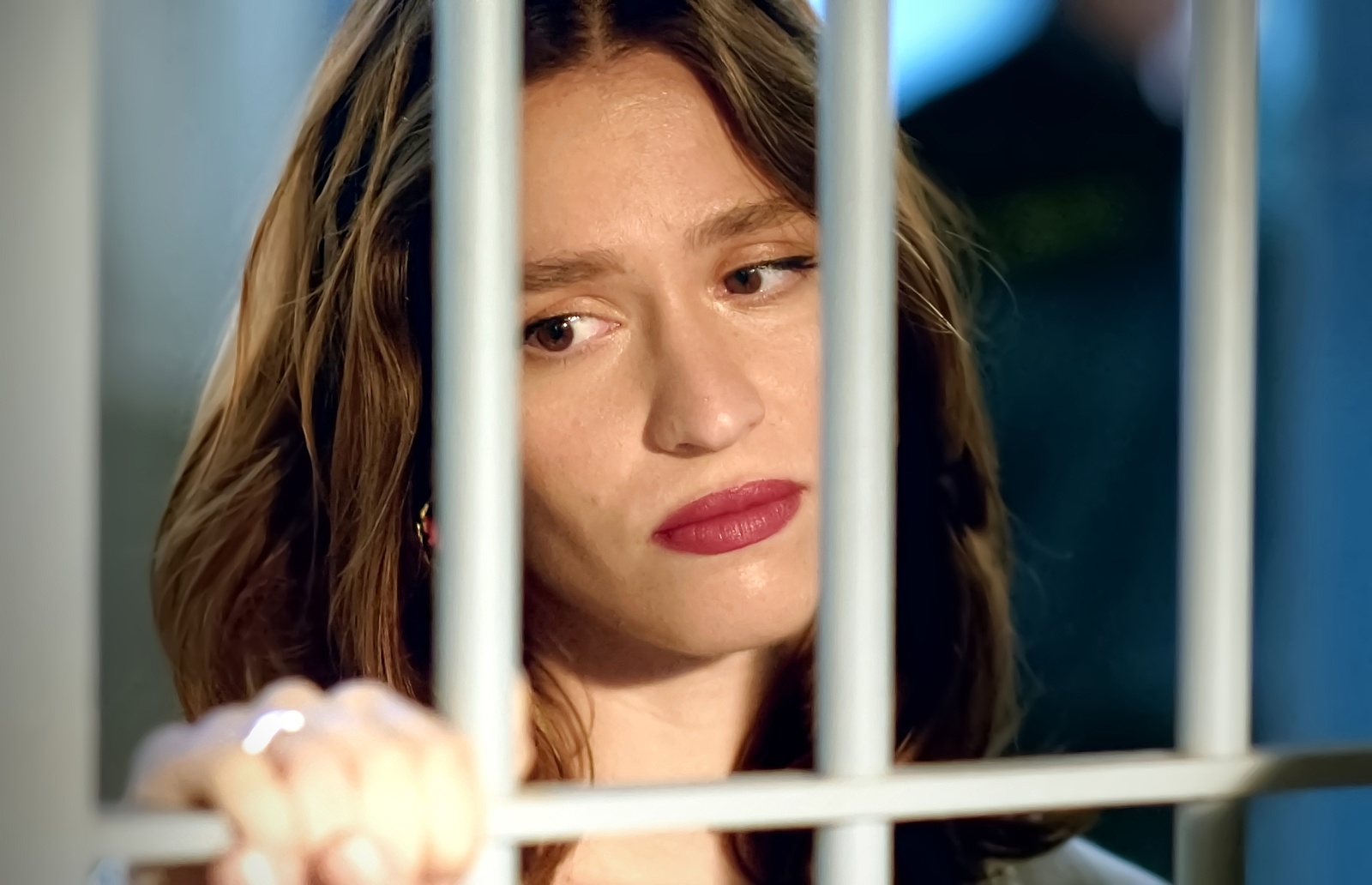 Amanda lucha por proteger su matrimonio con César en La Encrucijada