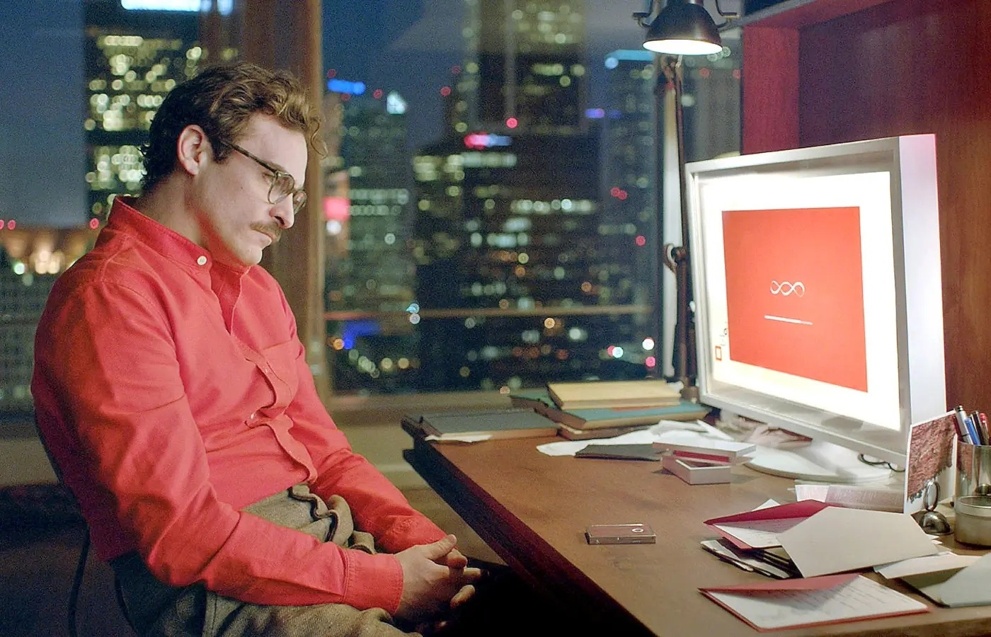 Joaquin Phoenix se enamora de una inteligencia artificial en Her