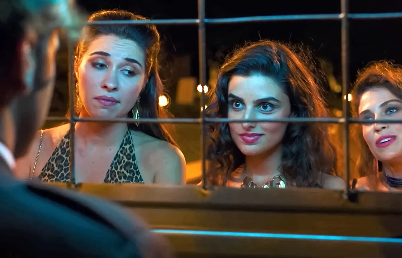 La actriz Loren Mairena, en el centro, en una escena de la serie Eva y Nicole