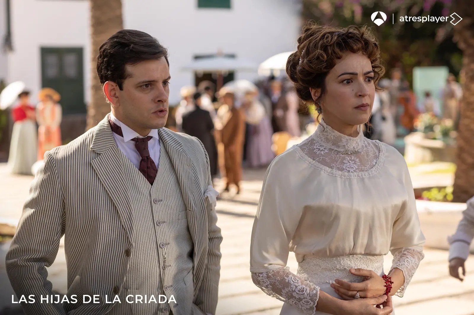 Inés junto a su hijo Jaime en Las hijas de la criada