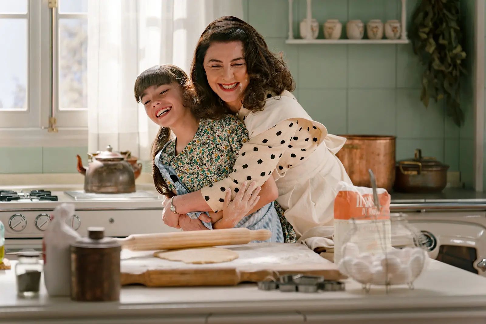 Julia le propone una idea a su abuela en Sueños de libertad