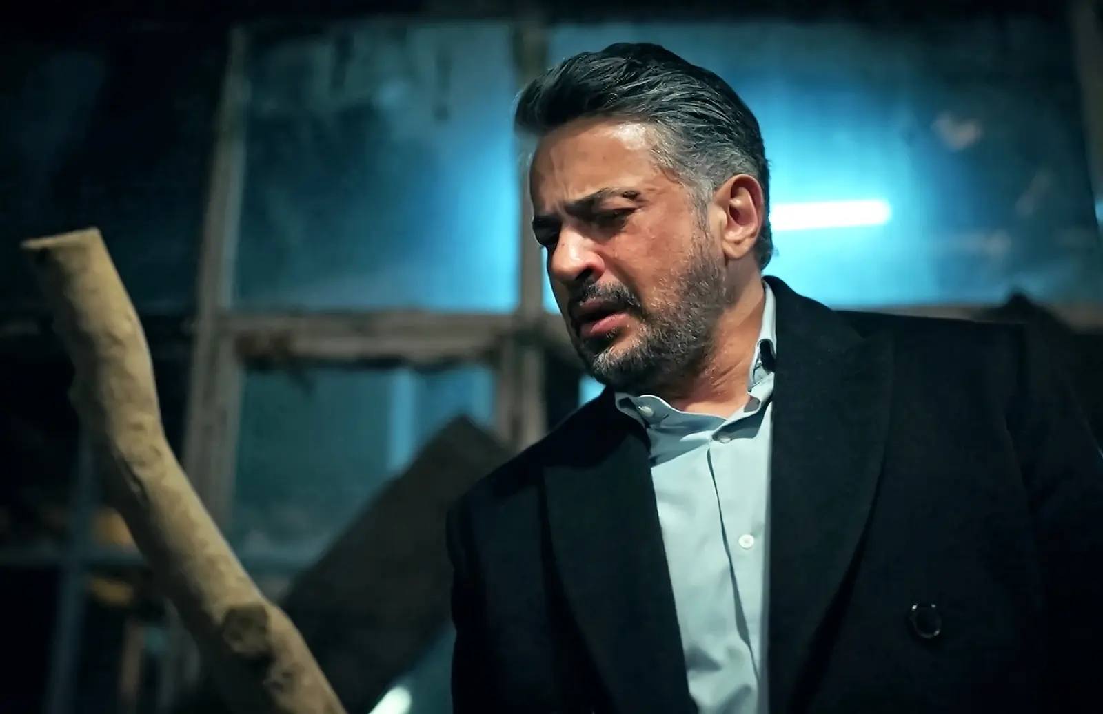 Orhan se prepara para apalear a Ökkes en el capítulo 62 de Una nueva vida 