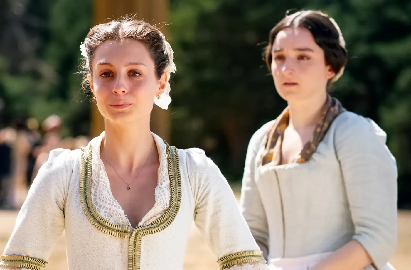 Bárbara y Matilde, testigos del feliz regreso de Leonardo e Irene, en el capítulo 296 de Valle Salvaje