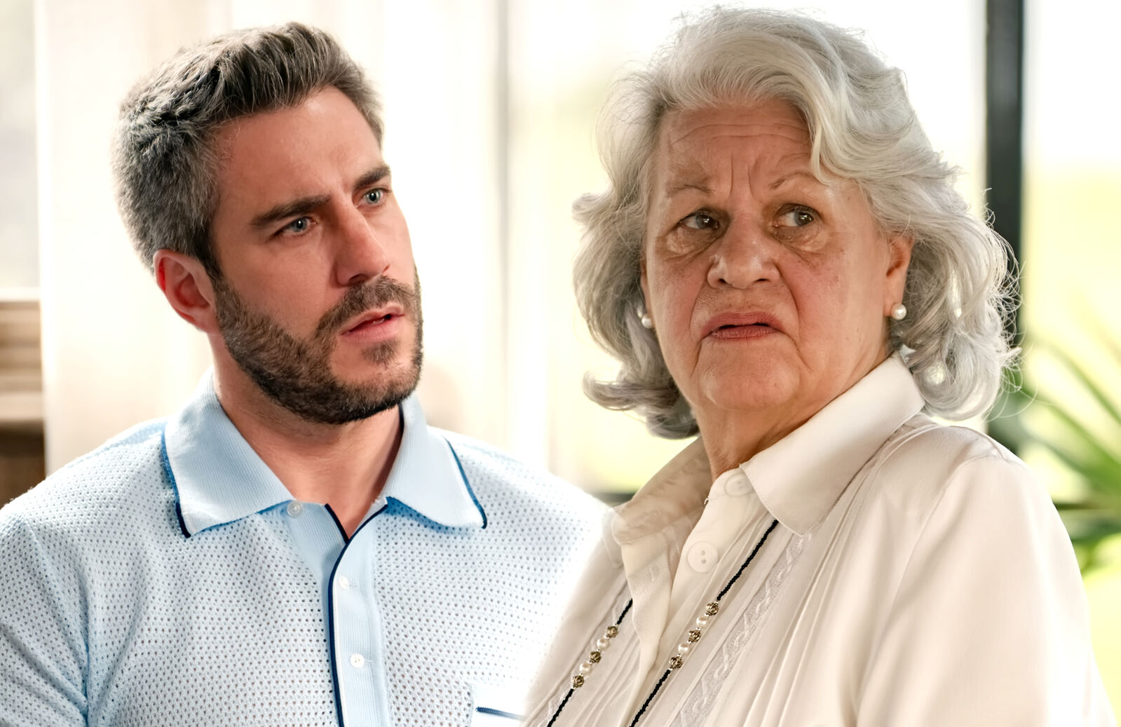Andrés conoce a Delia, la madre de Gabriel, en Sueños de libertad