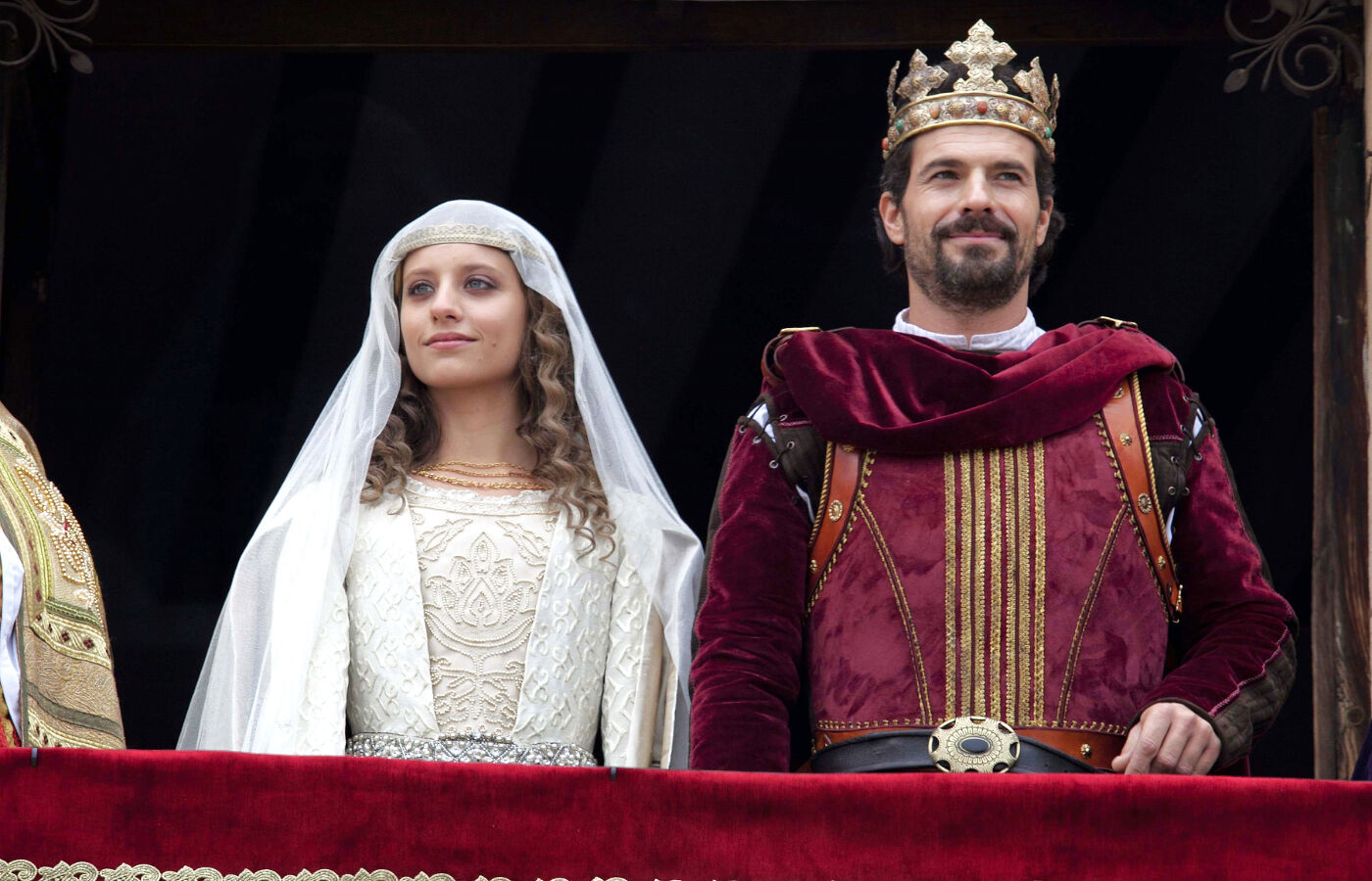 Michelle Jenner y Rodolfo Sancho protagonizan la serie de época Isabel