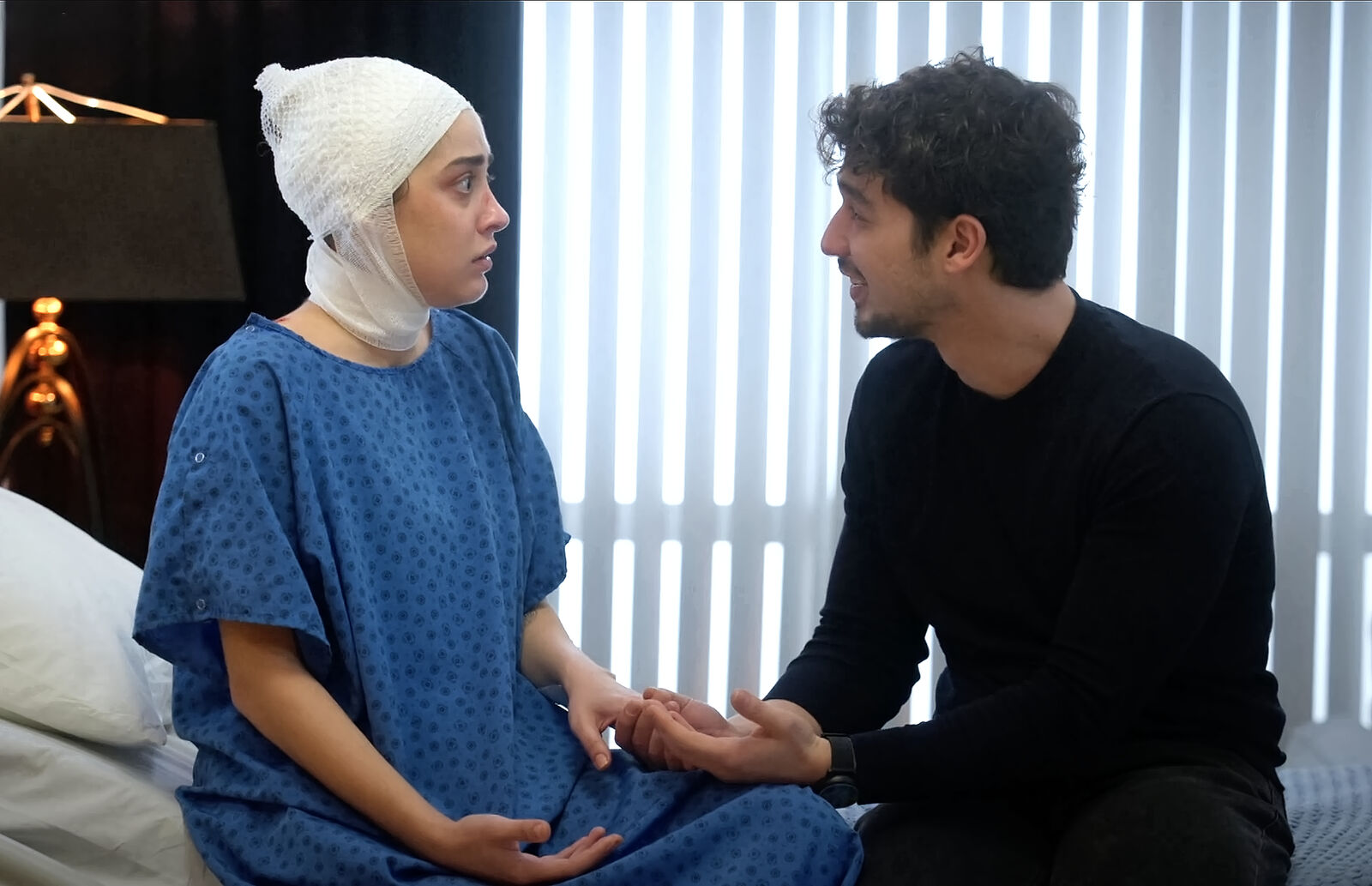 Uras le desvela a Seren que llevan un año casados en Renacer