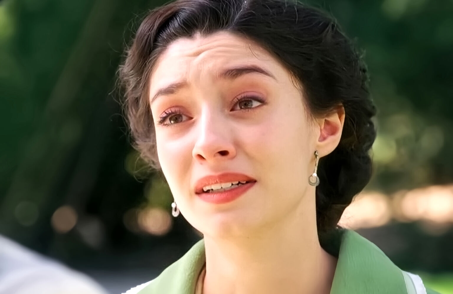 Ángela le suplica a Leocadia para escapar de Lorenzo en La Promesa