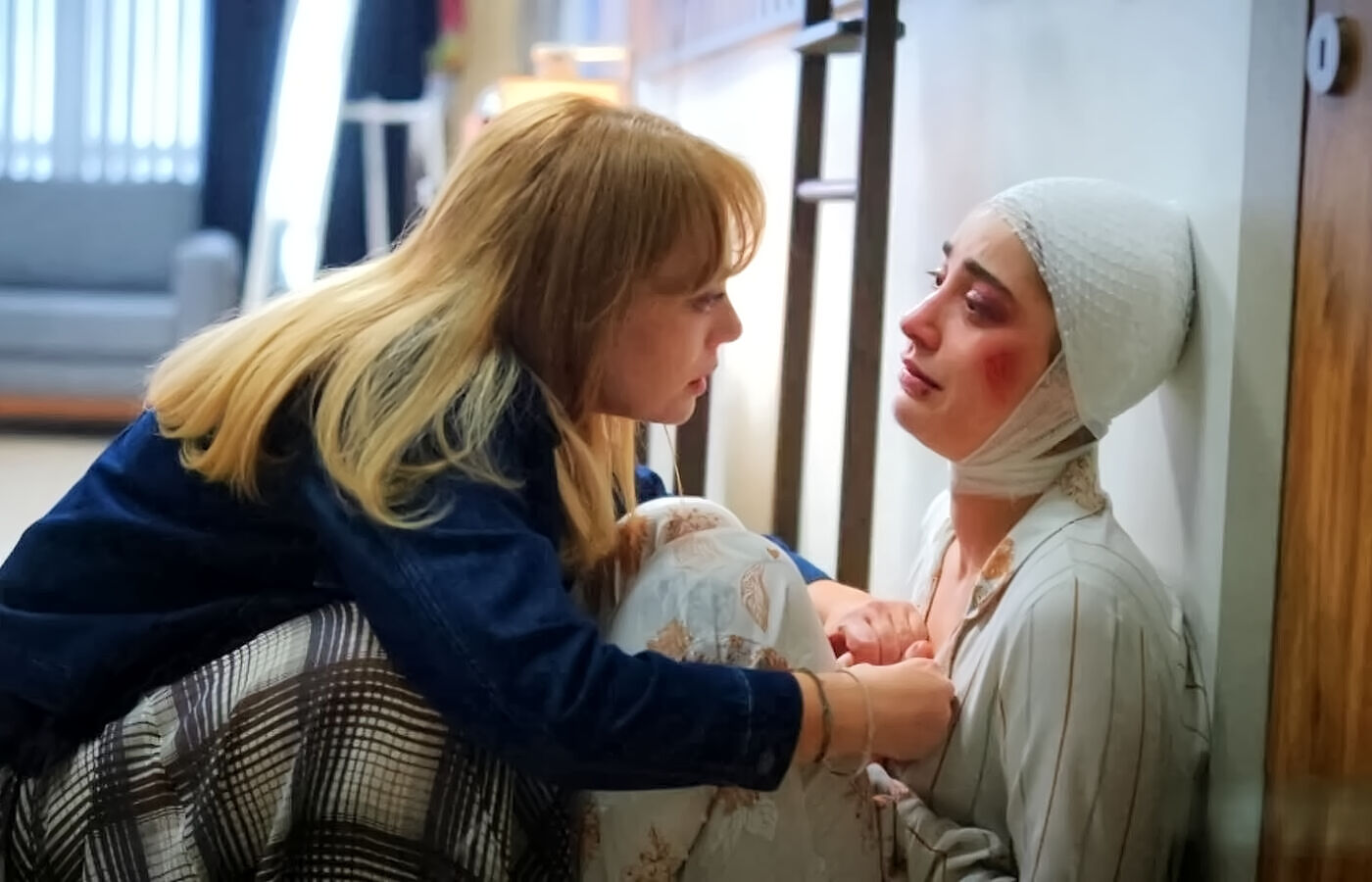 Bahar intenta consolar a Seren en Renacer