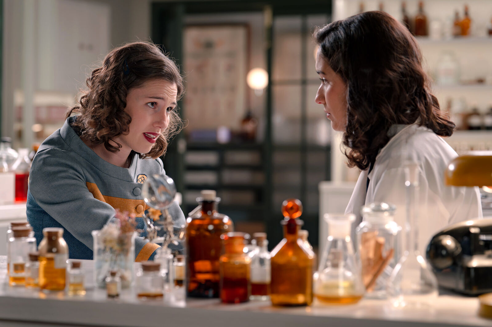 Claudia reconforta a Cristina en Sueños de libertad