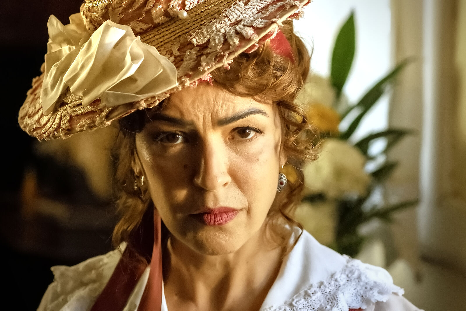 Inés en el capítulo 2 de Las hijas de la criada