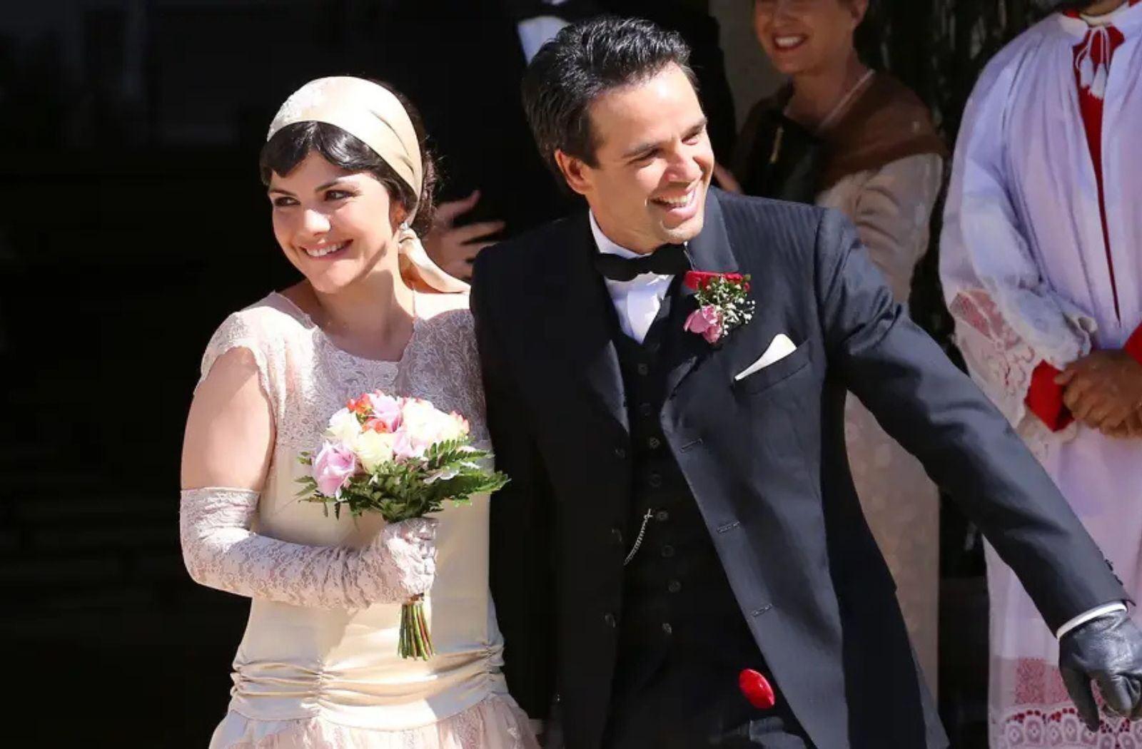 Mencía y Carmelo se casan en El secreto de Puente Viejo