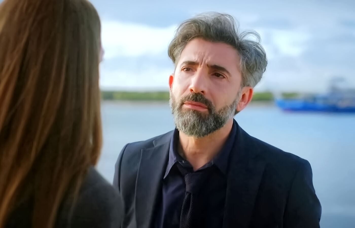 Harun le desvela su secreto a Çagla en Renacer