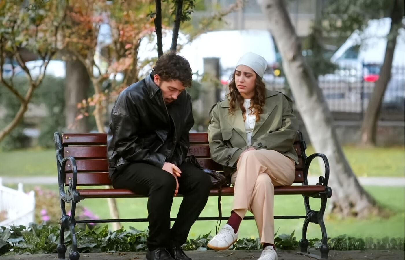 Seren le pide a Uras que firme el divorcio en Renacer
