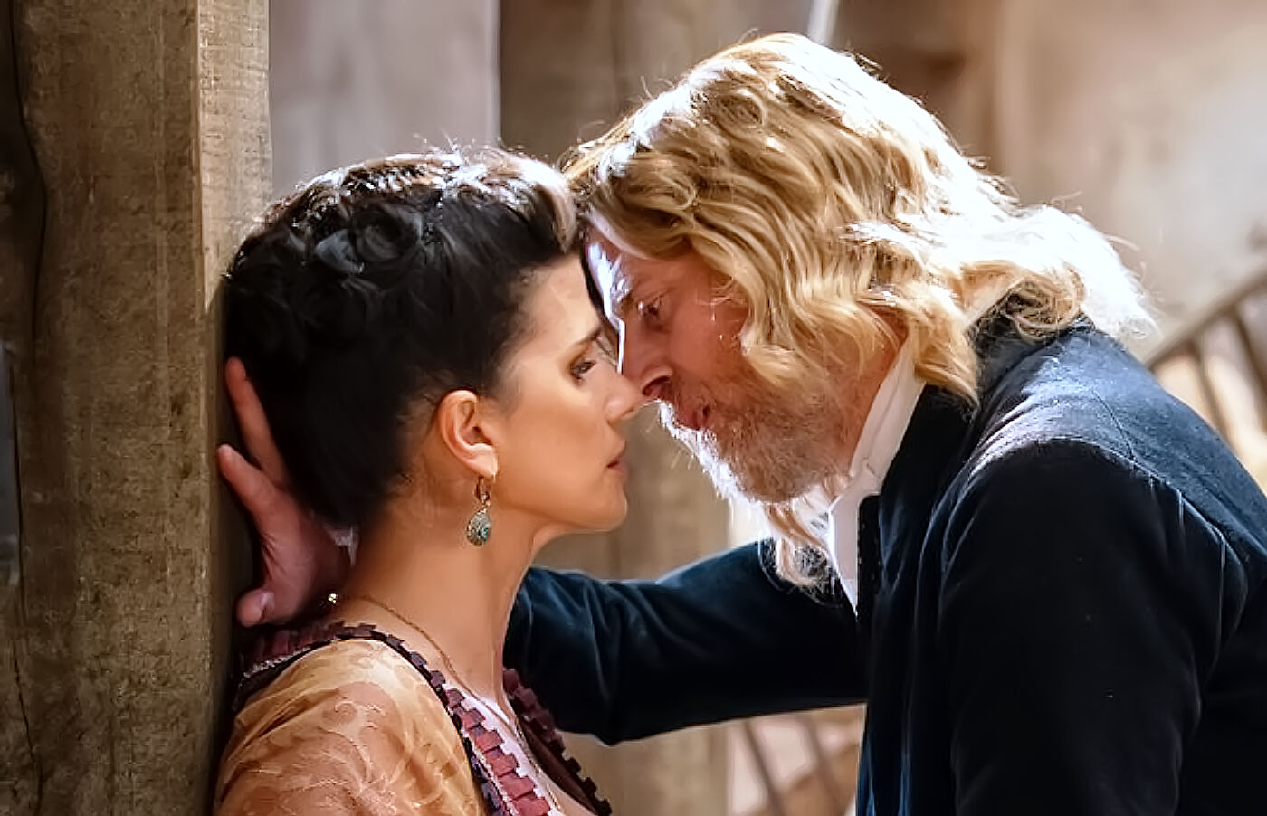 Victoria y Dámaso se disponen a hacer el amor en el capítulo 316 de Valle Salvaje